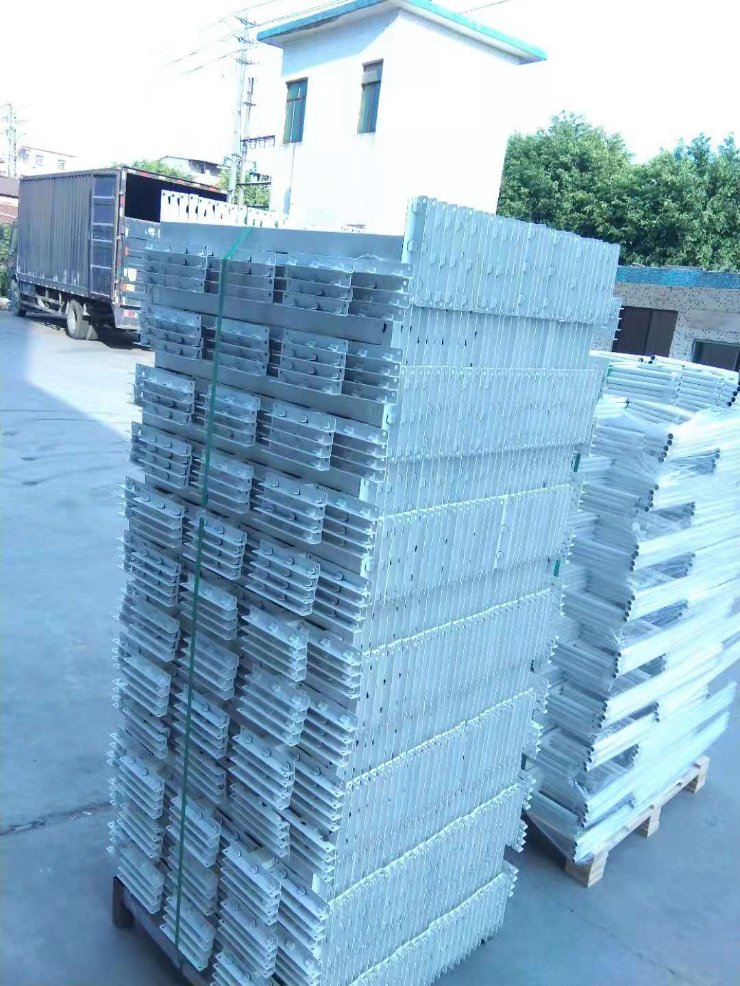 上下鋪鐵床用什么材料做的好？